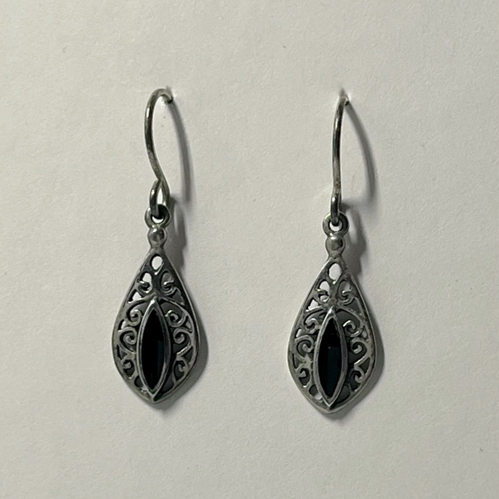 Silver plated earrings with filigree and onyx